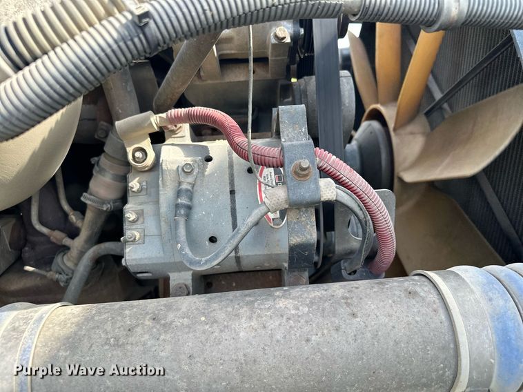 image for item MQ9379 2005 Freightliner Columbia  semi truck