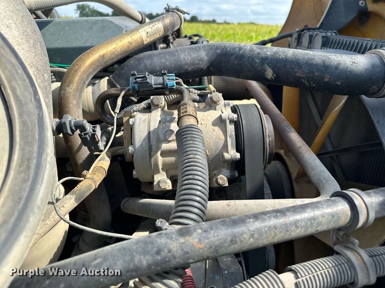 image for item MQ9379 2005 Freightliner Columbia  semi truck