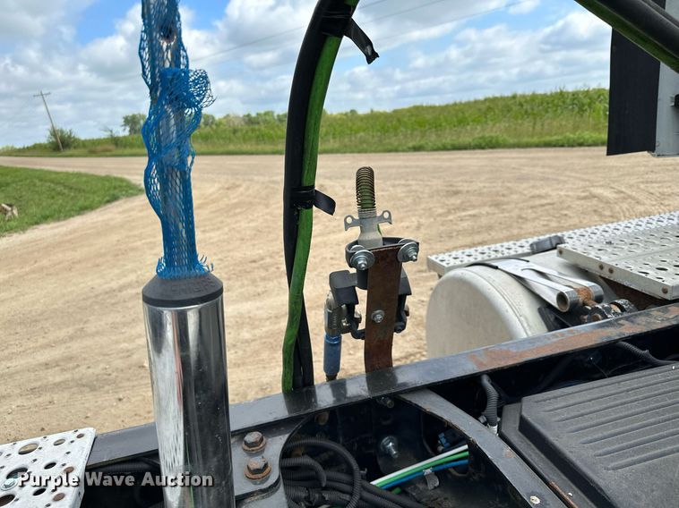 image for item MQ9380 2012 Freightliner Cascadia  semi truck