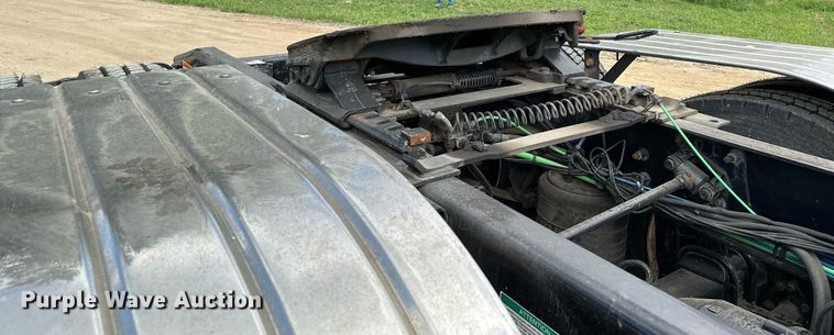 image for item MQ9380 2012 Freightliner Cascadia  semi truck