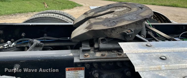 image for item MQ9380 2012 Freightliner Cascadia  semi truck