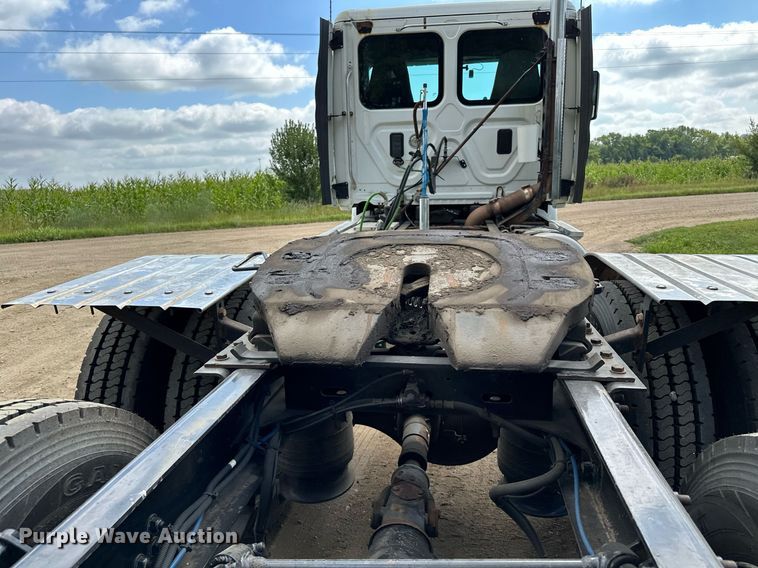 image for item MQ9380 2012 Freightliner Cascadia  semi truck