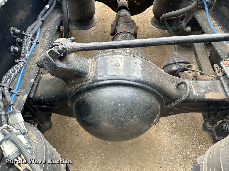 image for item MQ9380 2012 Freightliner Cascadia  semi truck