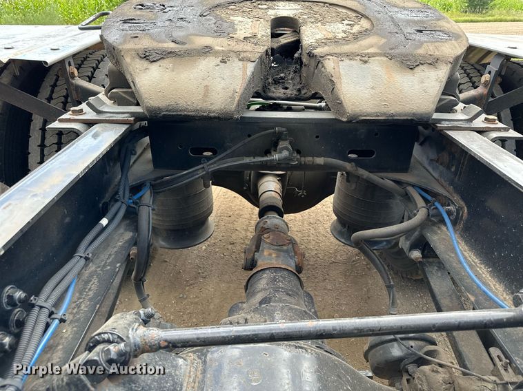 image for item MQ9380 2012 Freightliner Cascadia  semi truck