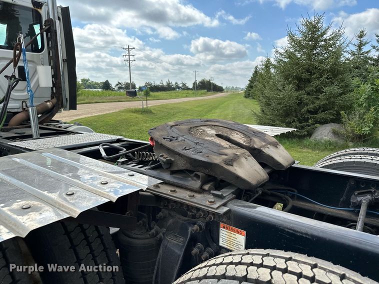 image for item MQ9380 2012 Freightliner Cascadia  semi truck