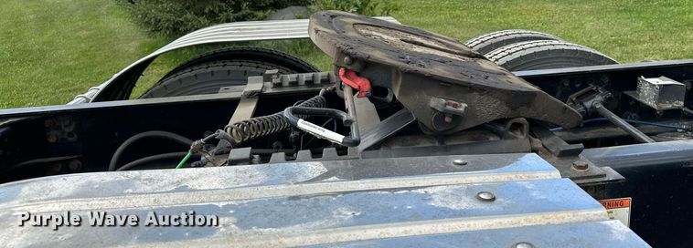 image for item MQ9380 2012 Freightliner Cascadia  semi truck