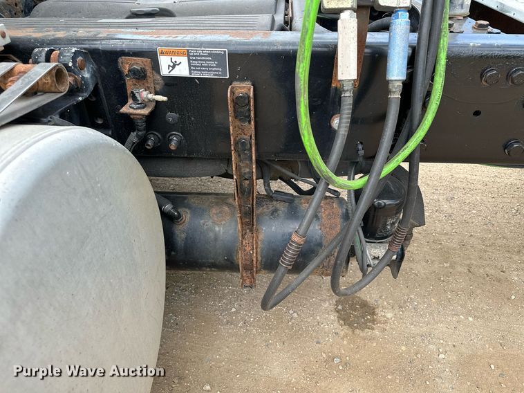 image for item MQ9380 2012 Freightliner Cascadia  semi truck