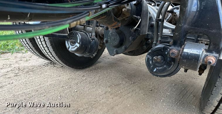 image for item MQ9380 2012 Freightliner Cascadia  semi truck