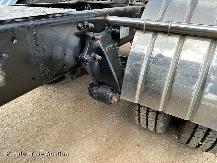 image for item MQ9380 2012 Freightliner Cascadia  semi truck