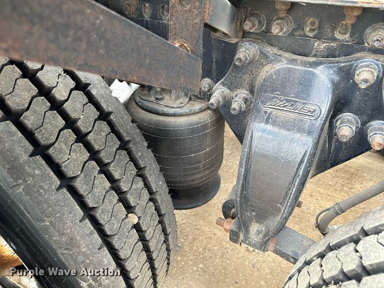 image for item MQ9380 2012 Freightliner Cascadia  semi truck