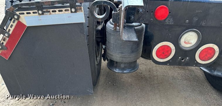 image for item MQ9380 2012 Freightliner Cascadia  semi truck