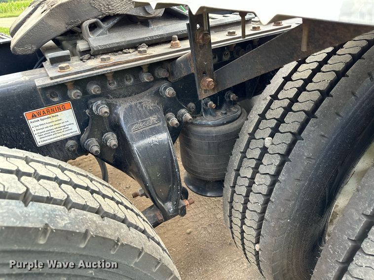 image for item MQ9380 2012 Freightliner Cascadia  semi truck