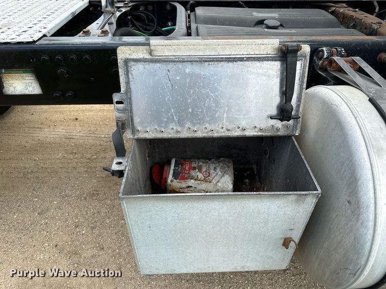 image for item MQ9380 2012 Freightliner Cascadia  semi truck