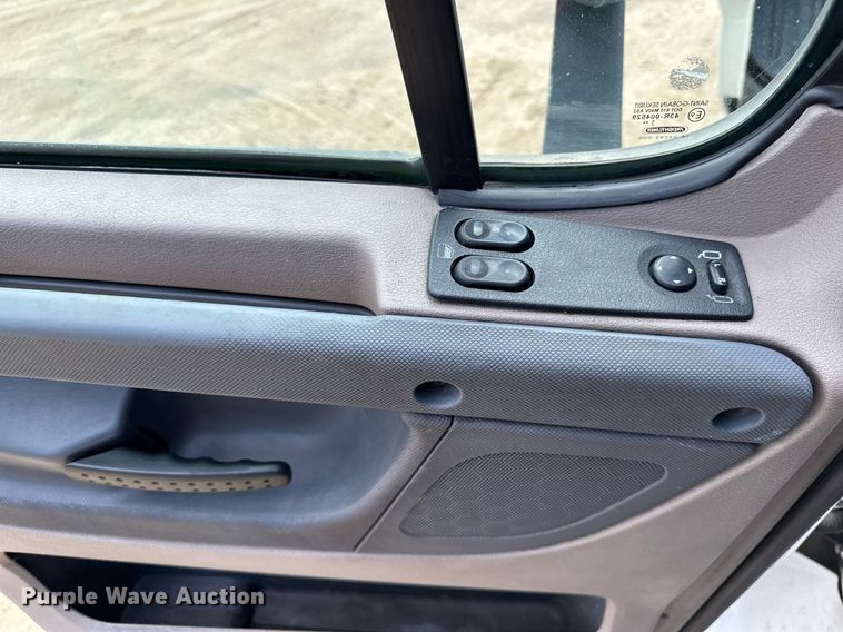 image for item MQ9380 2012 Freightliner Cascadia  semi truck