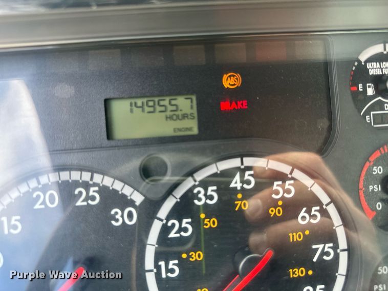 image for item MQ9380 2012 Freightliner Cascadia  semi truck