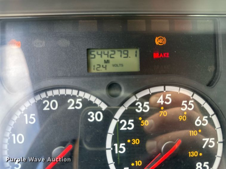 image for item MQ9380 2012 Freightliner Cascadia  semi truck