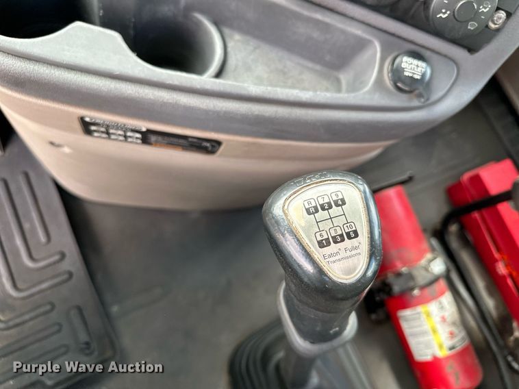 image for item MQ9380 2012 Freightliner Cascadia  semi truck