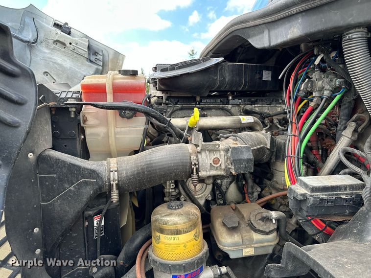 image for item MQ9380 2012 Freightliner Cascadia  semi truck