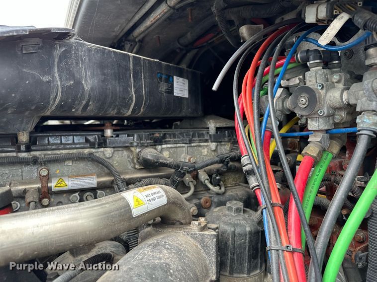 image for item MQ9380 2012 Freightliner Cascadia  semi truck