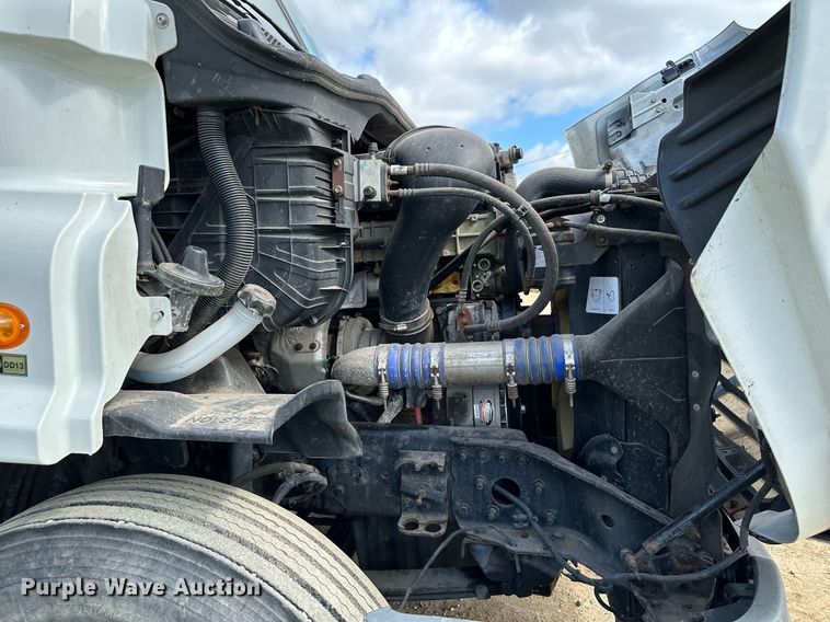 image for item MQ9380 2012 Freightliner Cascadia  semi truck