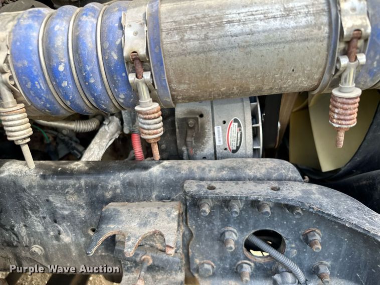 image for item MQ9380 2012 Freightliner Cascadia  semi truck