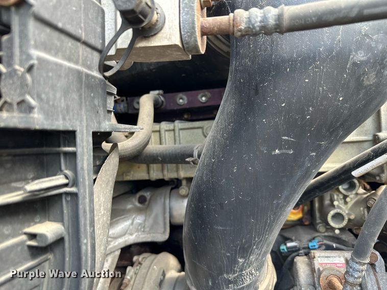 image for item MQ9380 2012 Freightliner Cascadia  semi truck