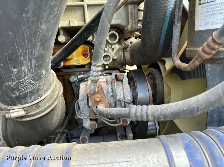 image for item MQ9380 2012 Freightliner Cascadia  semi truck