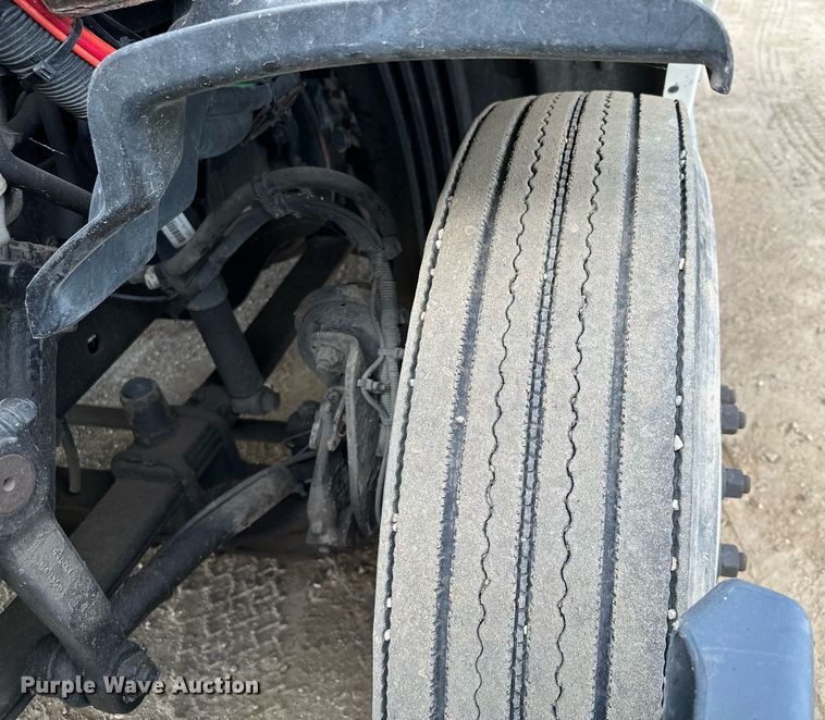 image for item MQ9380 2012 Freightliner Cascadia  semi truck