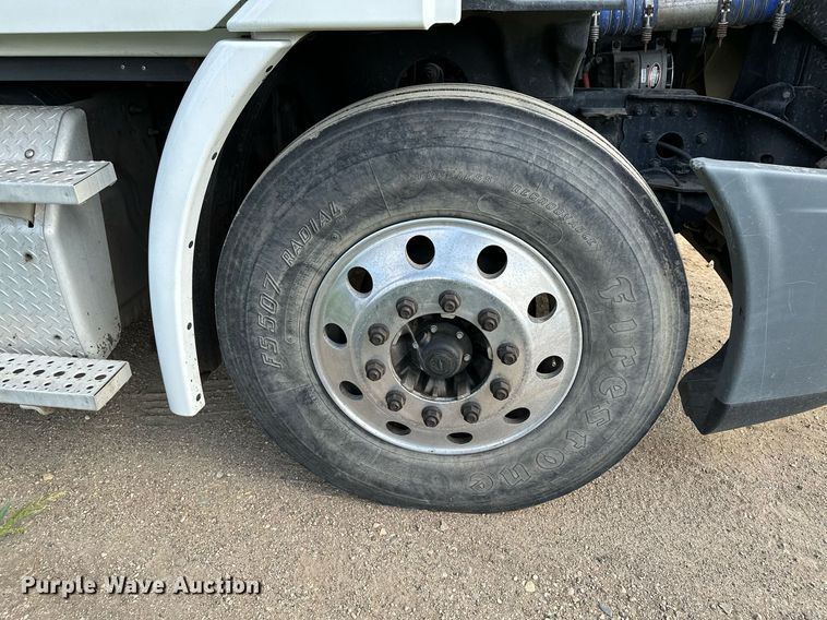 image for item MQ9380 2012 Freightliner Cascadia  semi truck