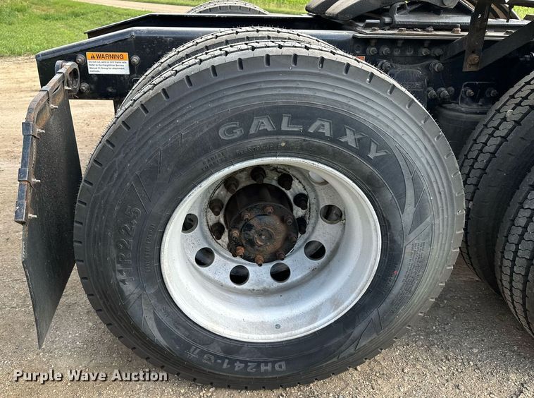 image for item MQ9380 2012 Freightliner Cascadia  semi truck