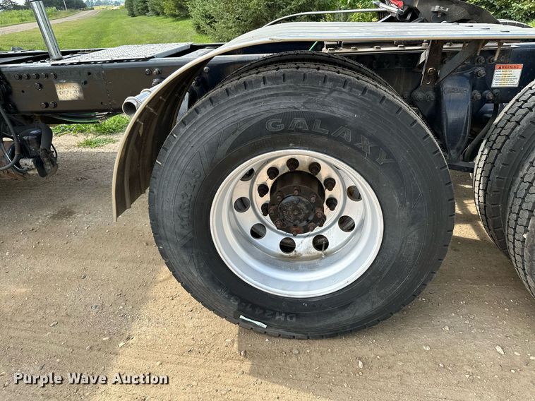 image for item MQ9380 2012 Freightliner Cascadia  semi truck