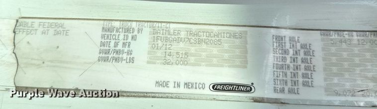 image for item MQ9380 2012 Freightliner Cascadia  semi truck