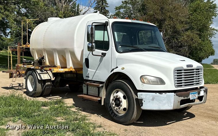 image for item MQ9381 2008 Freightliner M2 Business Class  tank truck