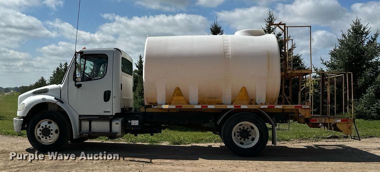 image for item MQ9381 2008 Freightliner M2 Business Class  tank truck