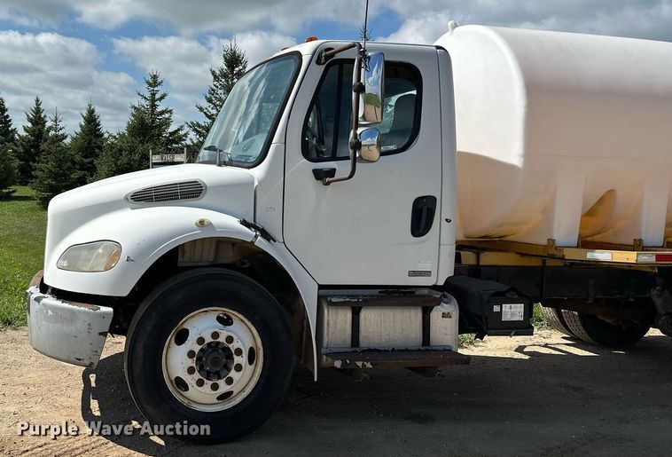 image for item MQ9381 2008 Freightliner M2 Business Class  tank truck