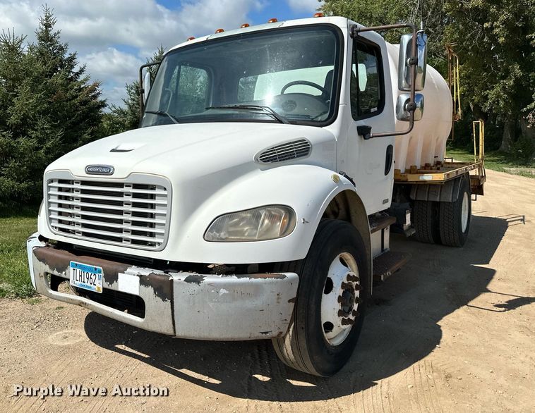 image for item MQ9381 2008 Freightliner M2 Business Class  tank truck