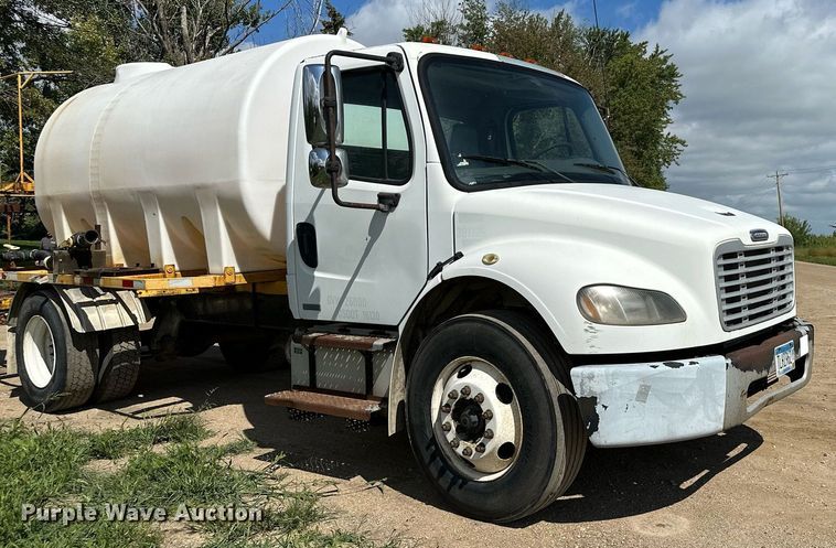 image for item MQ9381 2008 Freightliner M2 Business Class  tank truck