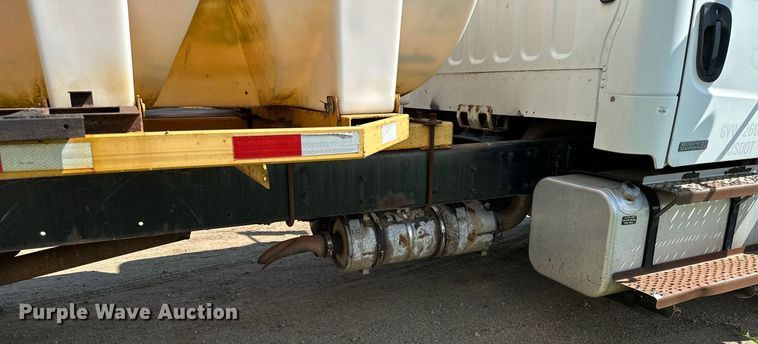 image for item MQ9381 2008 Freightliner M2 Business Class  tank truck