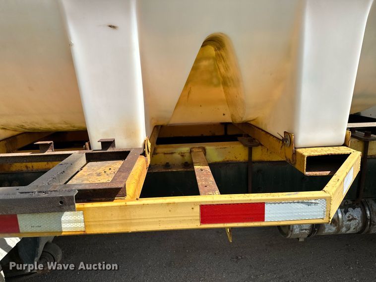 image for item MQ9381 2008 Freightliner M2 Business Class  tank truck