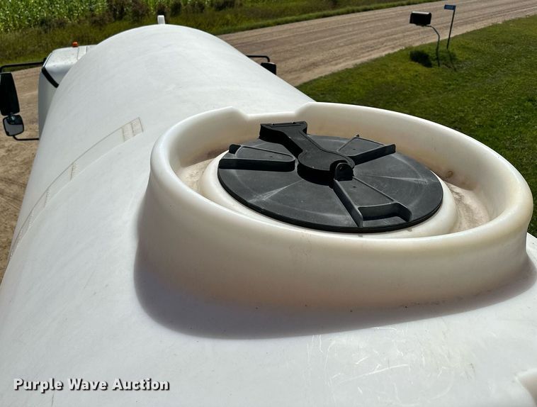 image for item MQ9381 2008 Freightliner M2 Business Class  tank truck