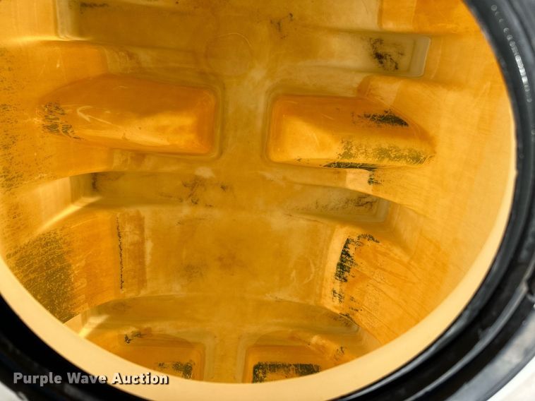 image for item MQ9381 2008 Freightliner M2 Business Class  tank truck