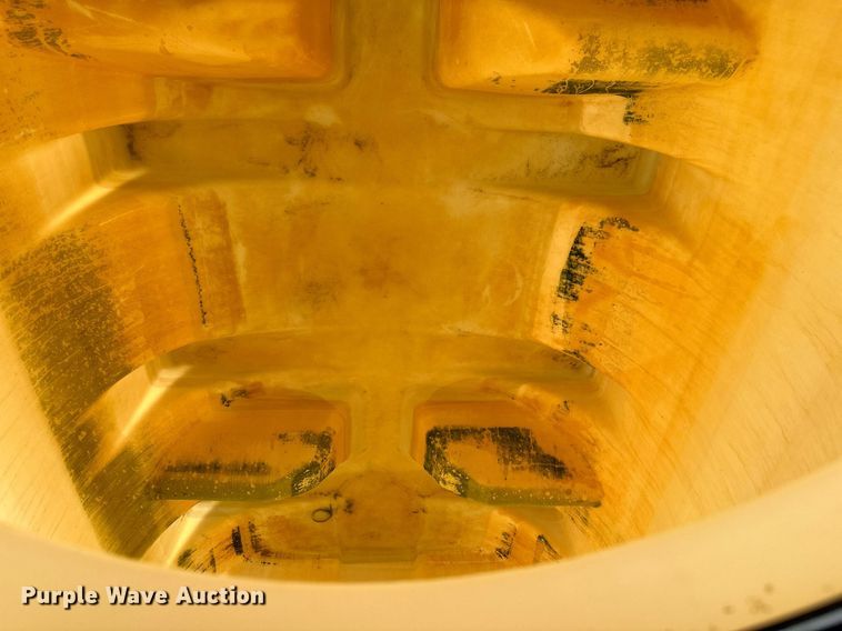 image for item MQ9381 2008 Freightliner M2 Business Class  tank truck