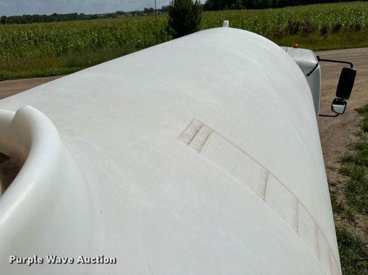 image for item MQ9381 2008 Freightliner M2 Business Class  tank truck