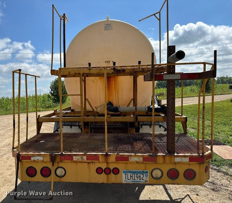 image for item MQ9381 2008 Freightliner M2 Business Class  tank truck