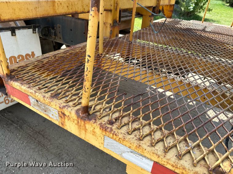 image for item MQ9381 2008 Freightliner M2 Business Class  tank truck