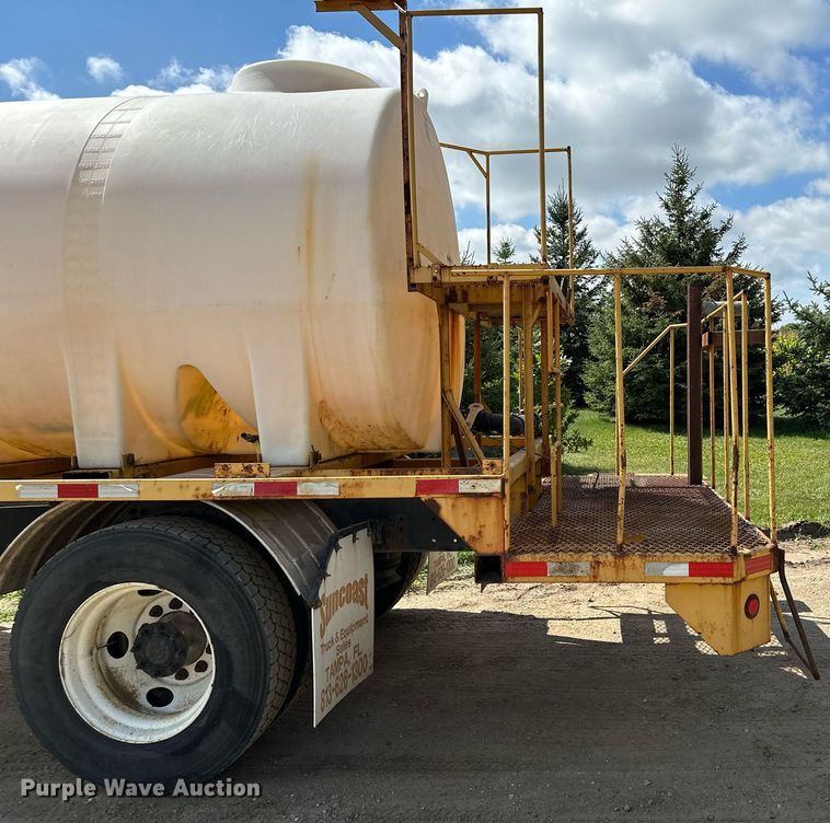 image for item MQ9381 2008 Freightliner M2 Business Class  tank truck