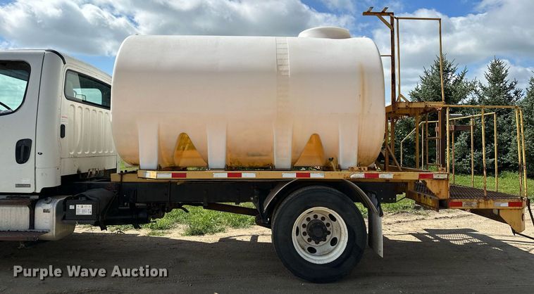 image for item MQ9381 2008 Freightliner M2 Business Class  tank truck