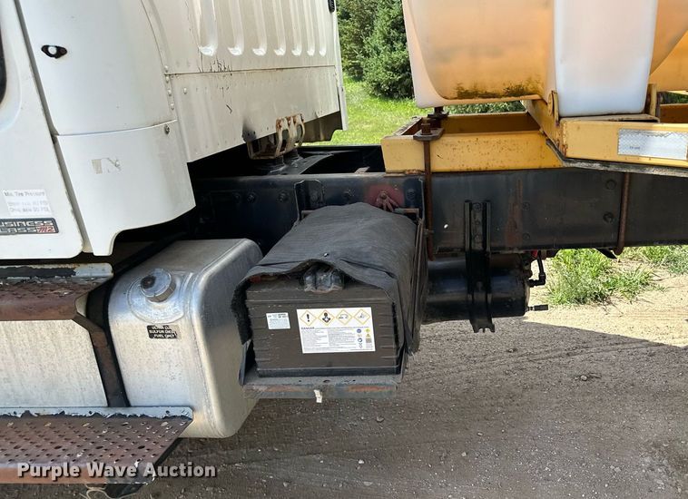 image for item MQ9381 2008 Freightliner M2 Business Class  tank truck