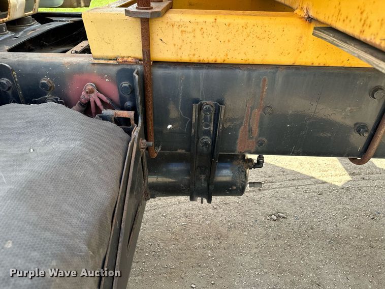 image for item MQ9381 2008 Freightliner M2 Business Class  tank truck