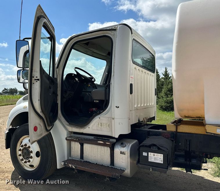 image for item MQ9381 2008 Freightliner M2 Business Class  tank truck